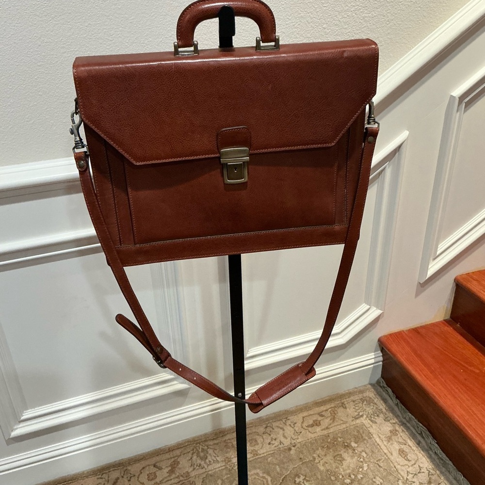Elegant Brown Leather Men's Bag